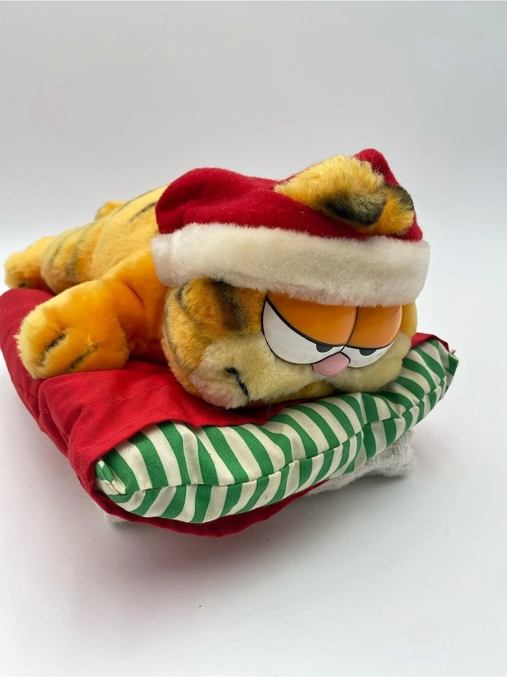 Vintage Fun Farm / Dakin Garfield Santa Sleeping on a Pillow Christmas Plush Chr